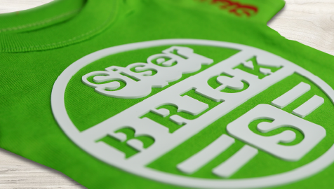 圧倒的な存在感0.6mmの「極厚設計」